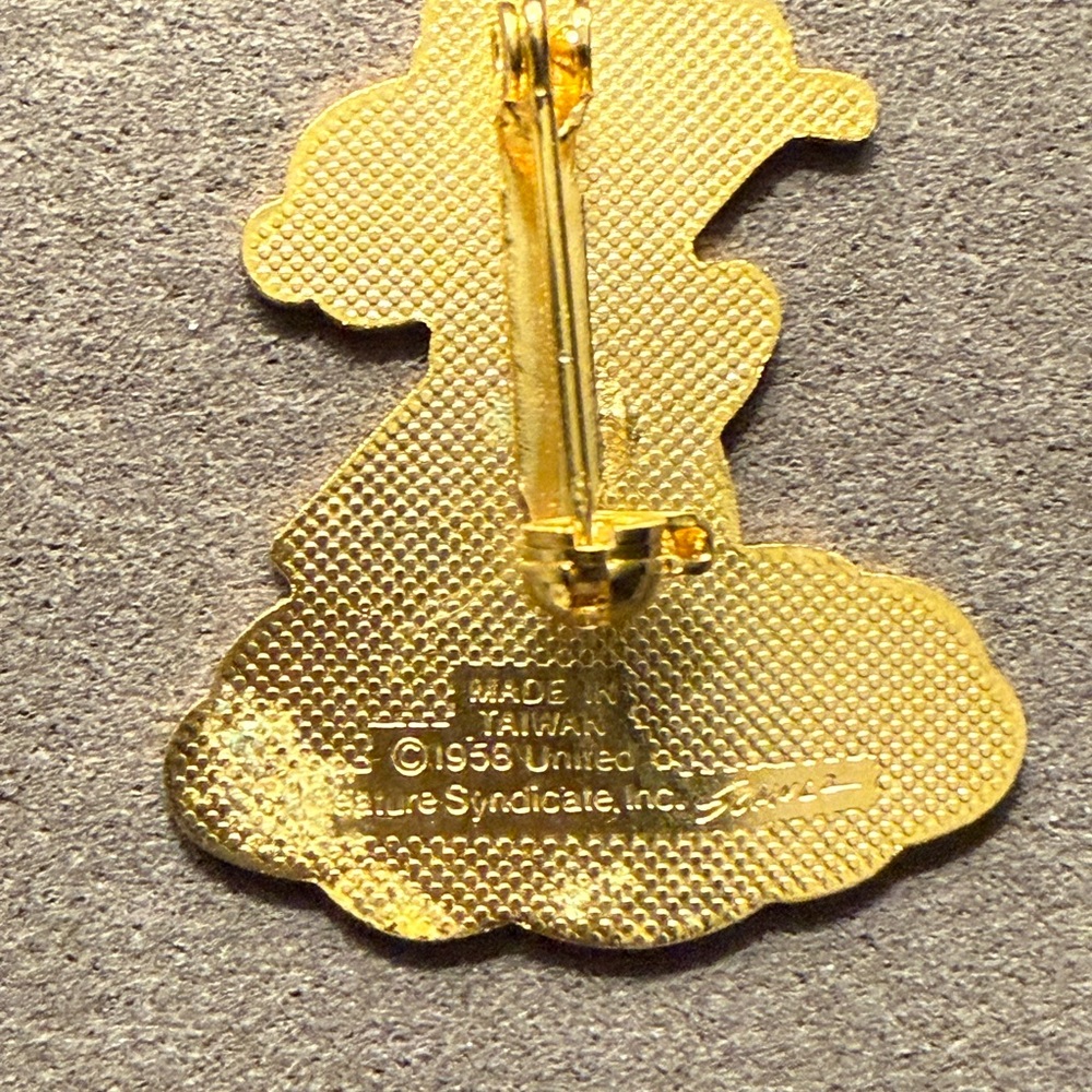 Vintage Snoopy Breckenridge Ski Resort Pin Peanuts Colorado Skiing Enamel Lapel - Picture 5 of 5
